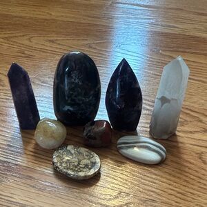 Elegant Stone Accent Set - Purple, Black, White